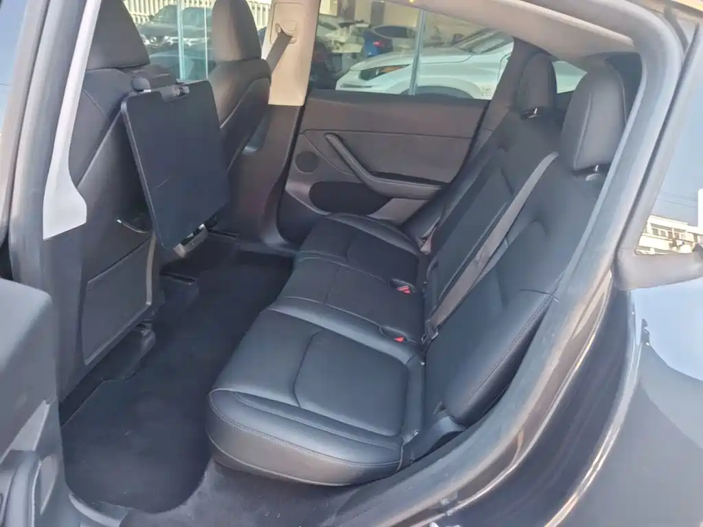 Tesla Model Y — миниатюра 17