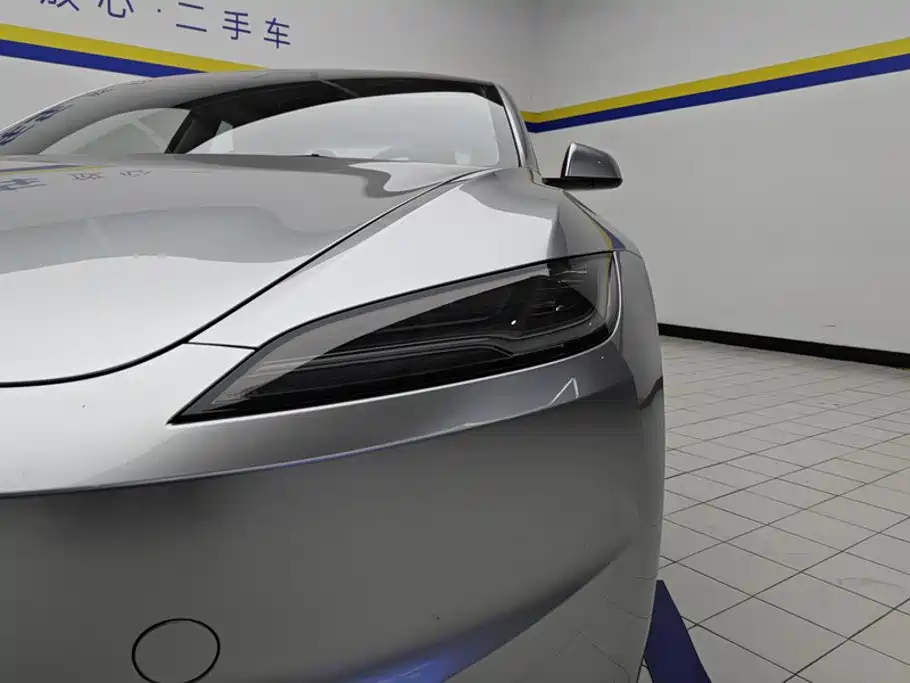 Tesla Model 3 — миниатюра 5