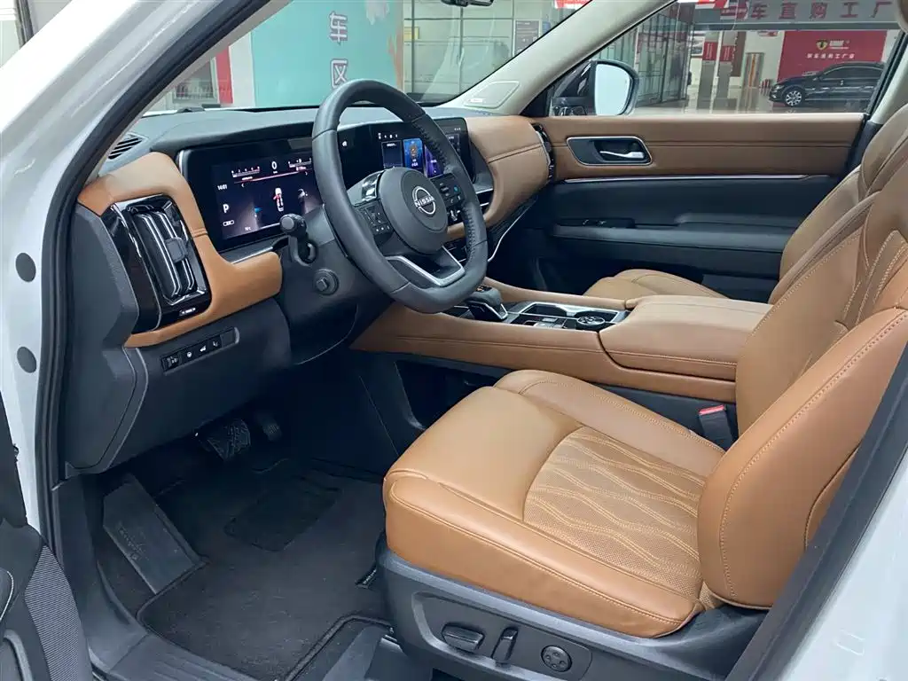 NISSAN EXPLORING THE LAND