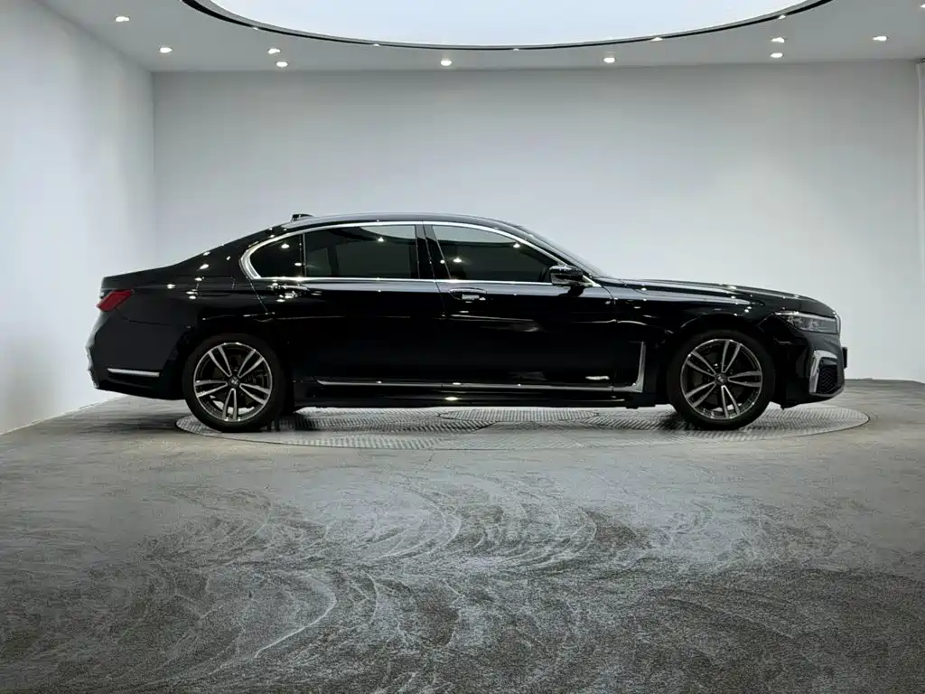 BMW 7 Series — миниатюра 4
