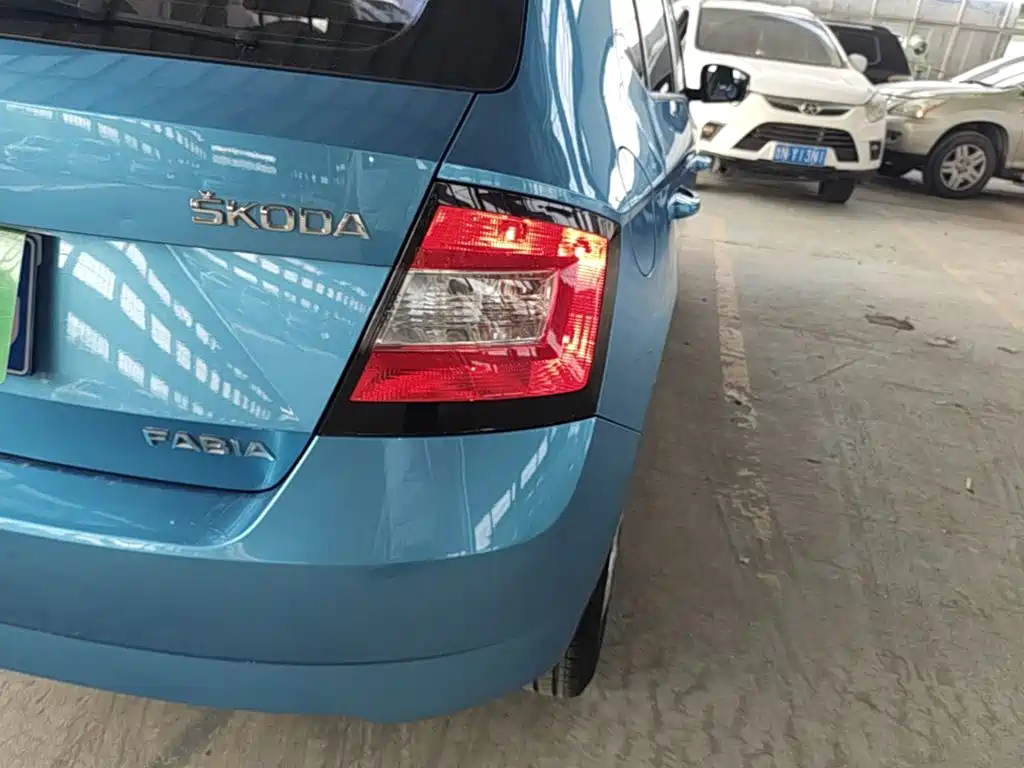 Skoda Fabia — миниатюра 8