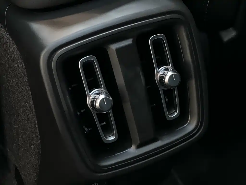 Volvo XC40 — миниатюра 16