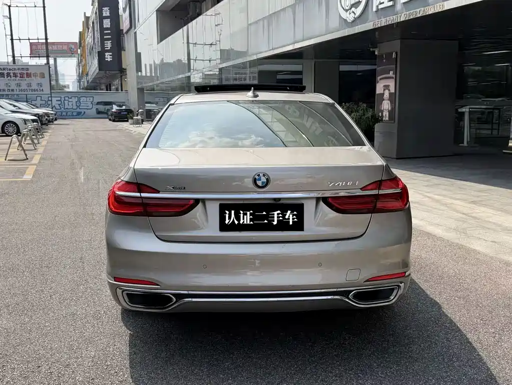 BMW 7 Series — миниатюра 8