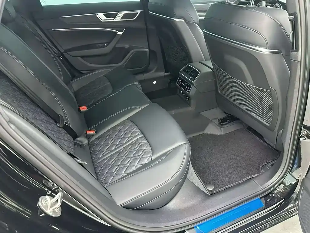 Audi A6L — миниатюра 12