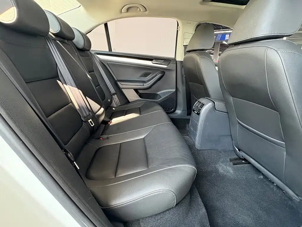 Volkswagen Sagitar — миниатюра 7