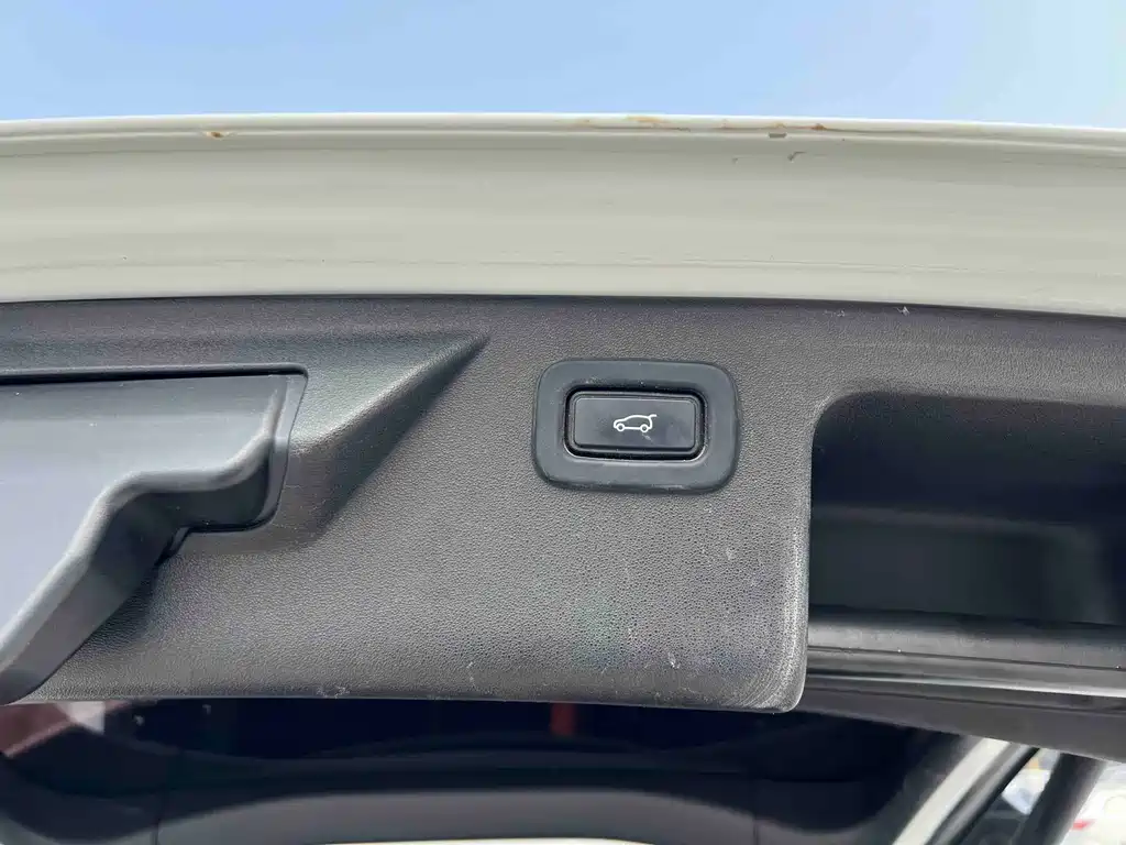 LAND ROVER DISCOVER SPORTS