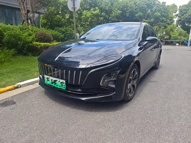 Hongqi E-QM5