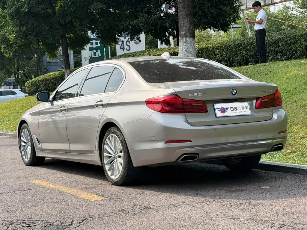 BMW 5 Series — миниатюра 4