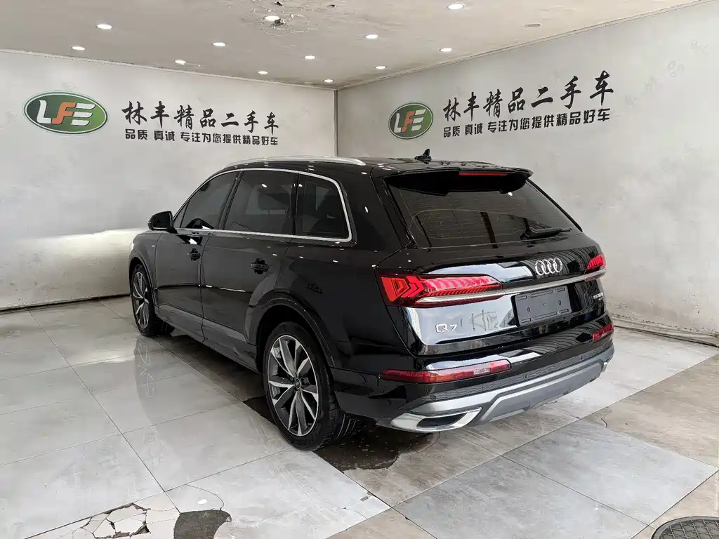 Audi Q7 2023 55 TFSI quattro S line Sport