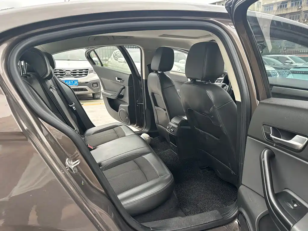 Qoros Qoros 3 — миниатюра 8