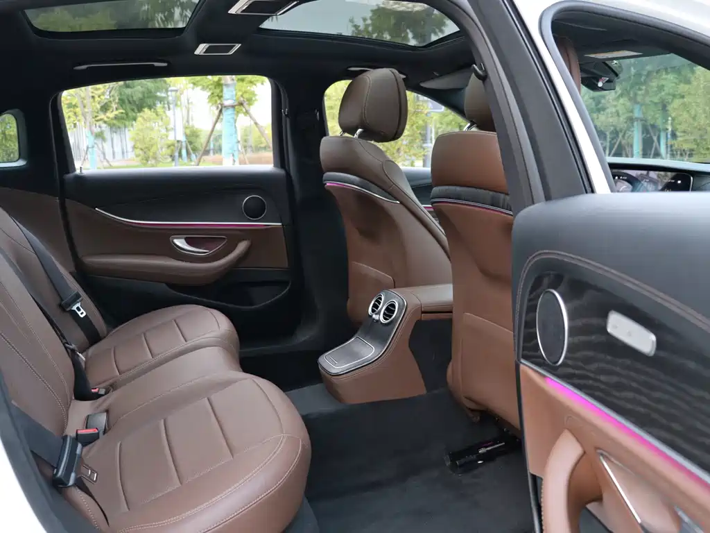 Mercedes-Benz E-Class — миниатюра 16