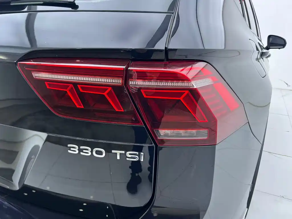 Volkswagen Tiguan L L 2023 330TSI AT R-Line