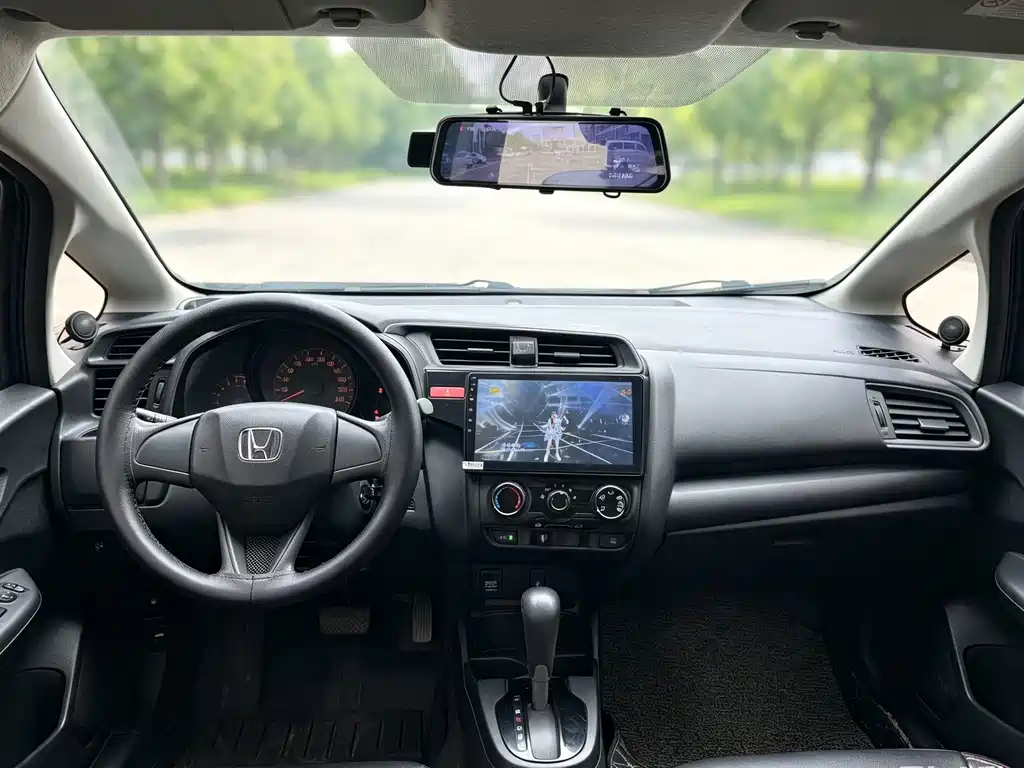 Honda Fit — миниатюра 6