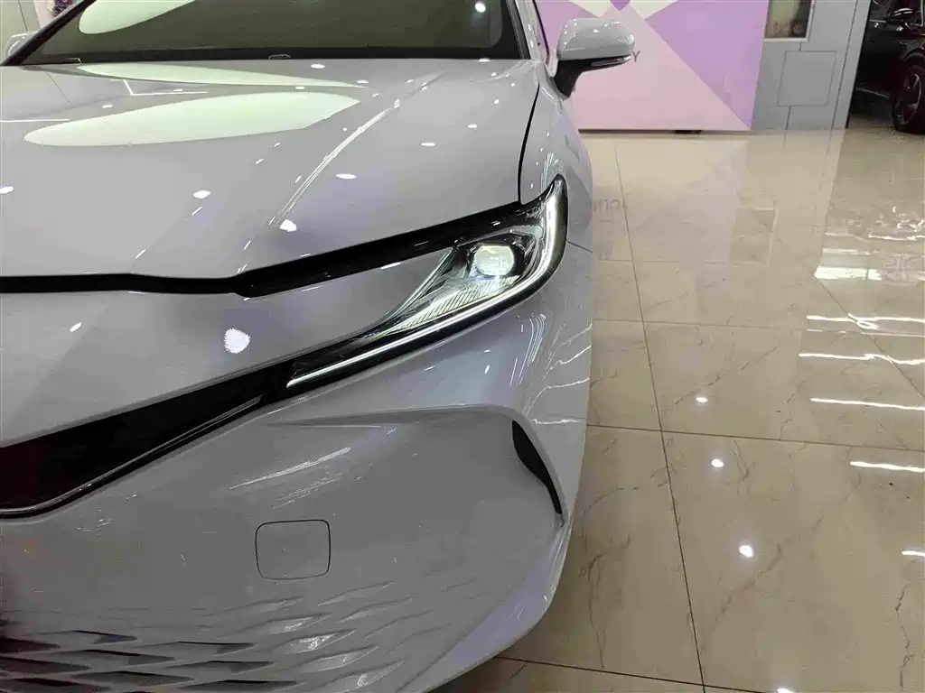 Toyota Camry — миниатюра 11