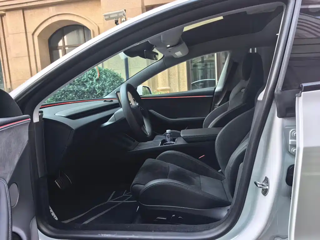 Tesla Model 3 — миниатюра 4