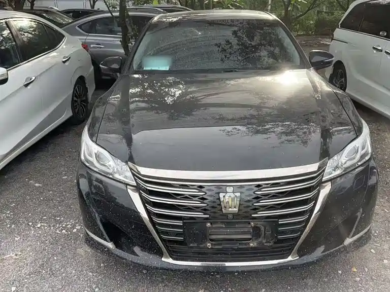 Toyota Crown — миниатюра 3