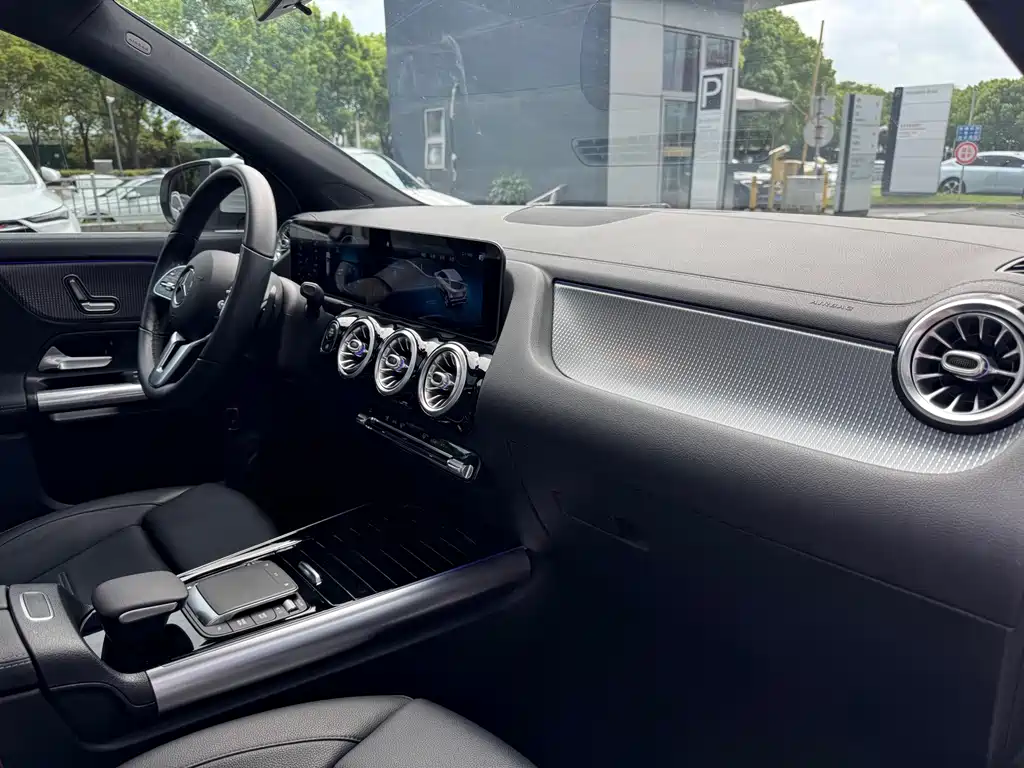 Mercedes-Benz GLA — миниатюра 10