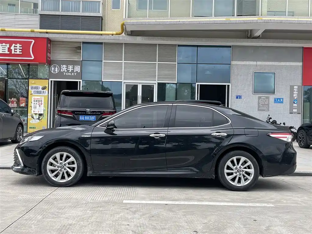 Toyota Camry — миниатюра 3