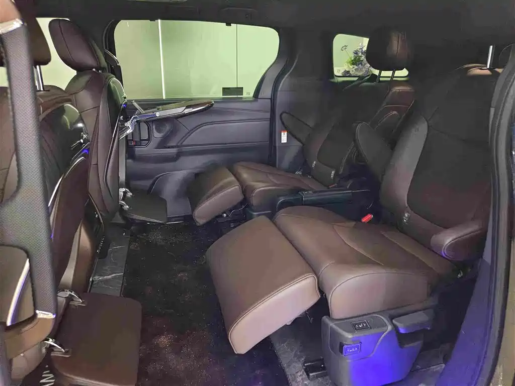 Toyota Granvia — миниатюра 9