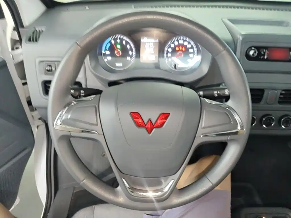 Wuling Yangguang — миниатюра 11