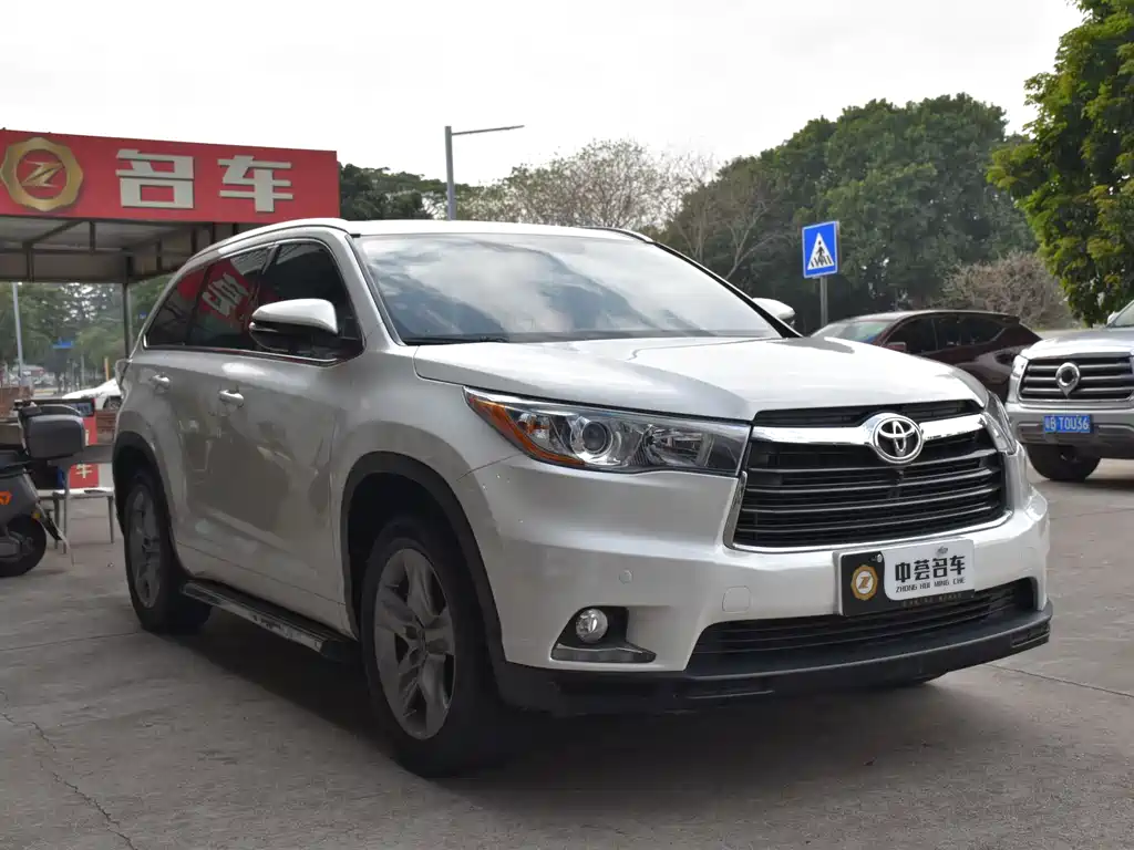 TOYOTA HIGHLANDER