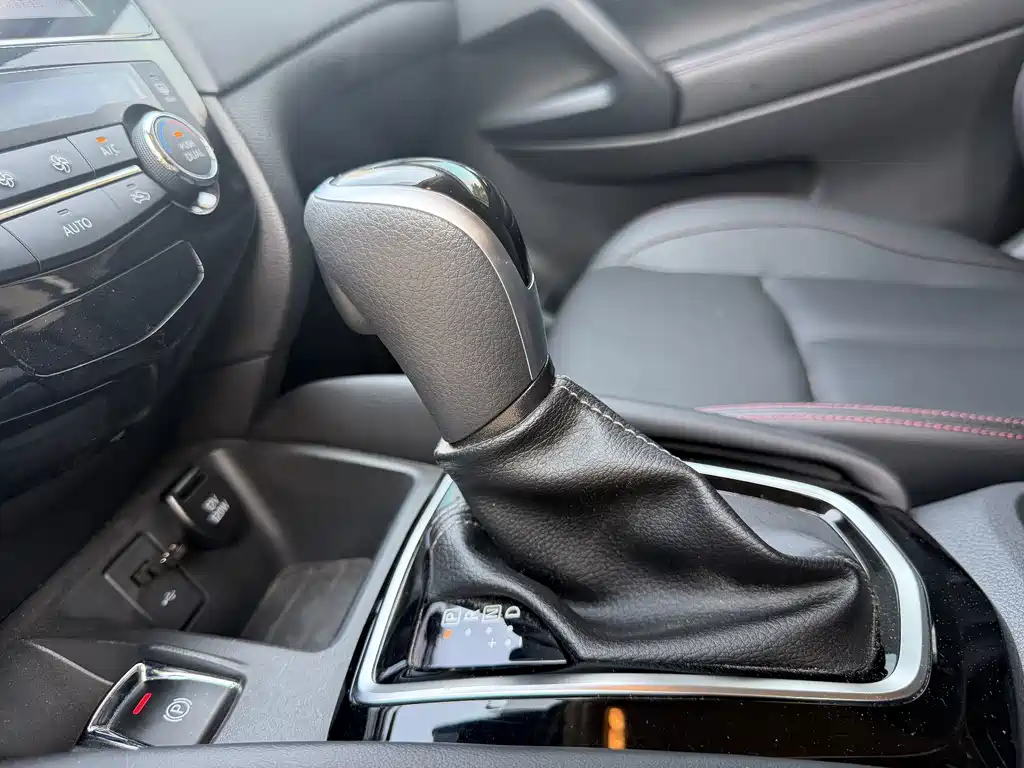 Nissan Qashqai — миниатюра 15