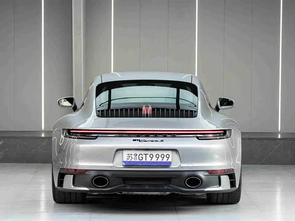 PORSCHE 911