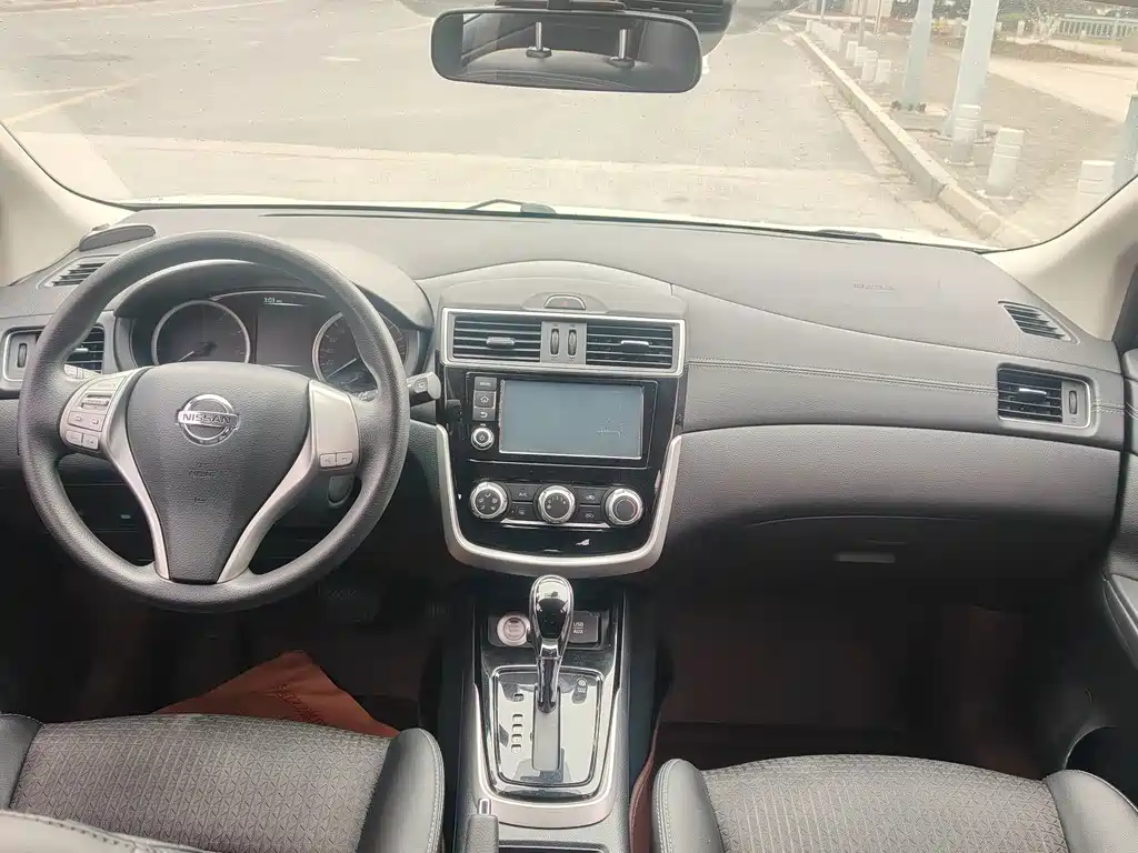 Nissan Tiida — миниатюра 10