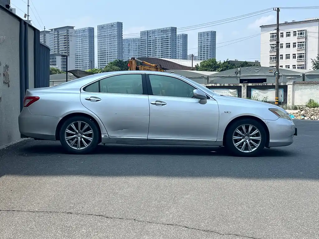 Lexus ES — миниатюра 7