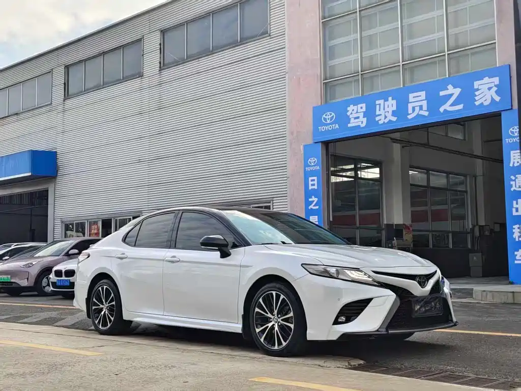Toyota Camry — миниатюра 3