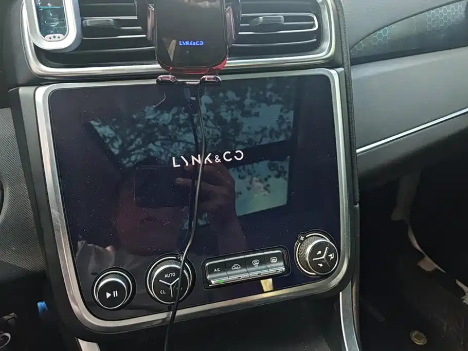 Lynk & Co 01 EM-P — миниатюра 13