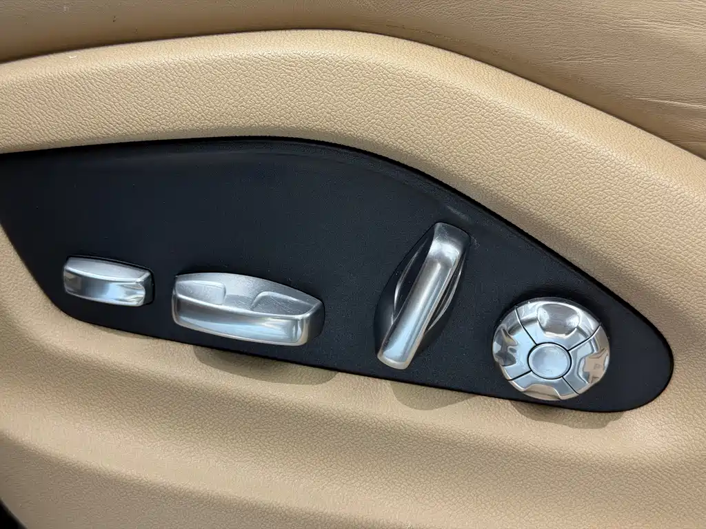 Porsche Cayenne — миниатюра 4