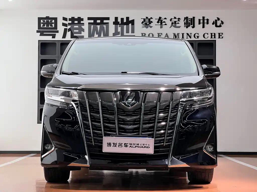 Toyota Alphard — миниатюра 2