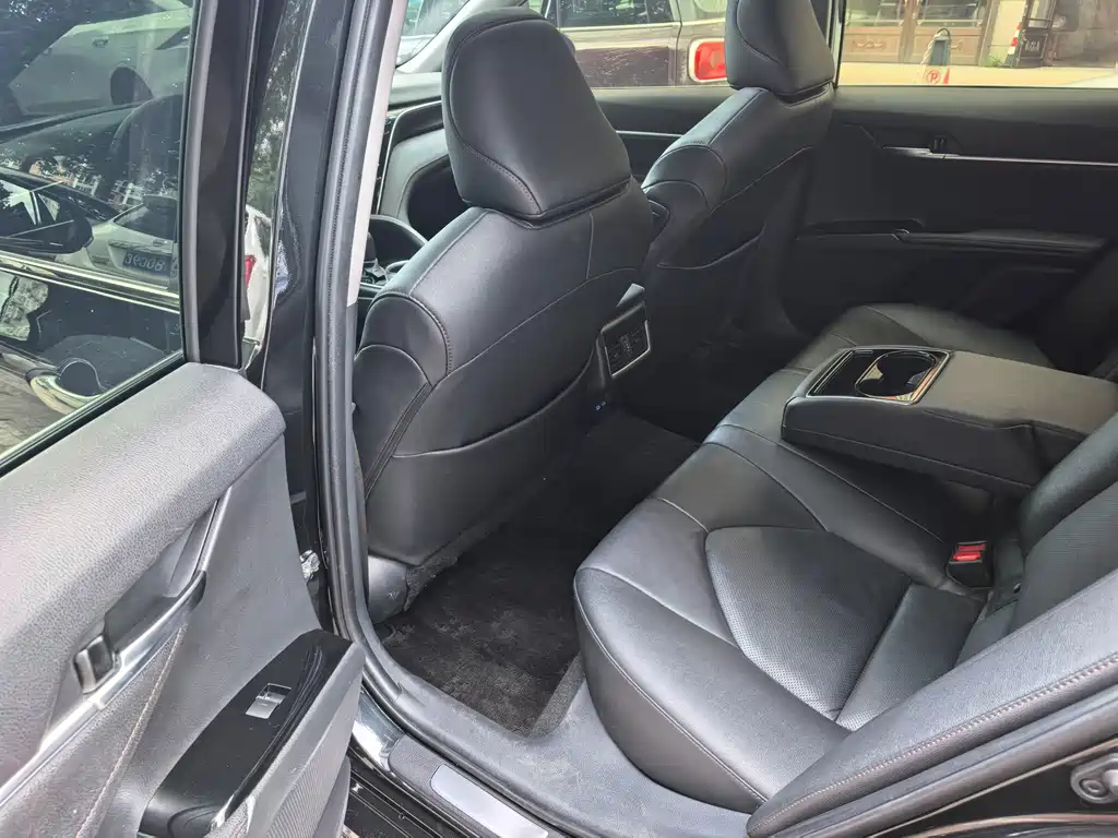 Toyota Camry — миниатюра 10