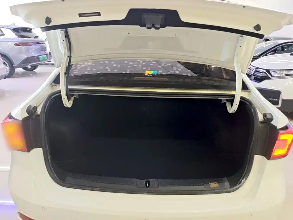 Roewe i5 — миниатюра 19