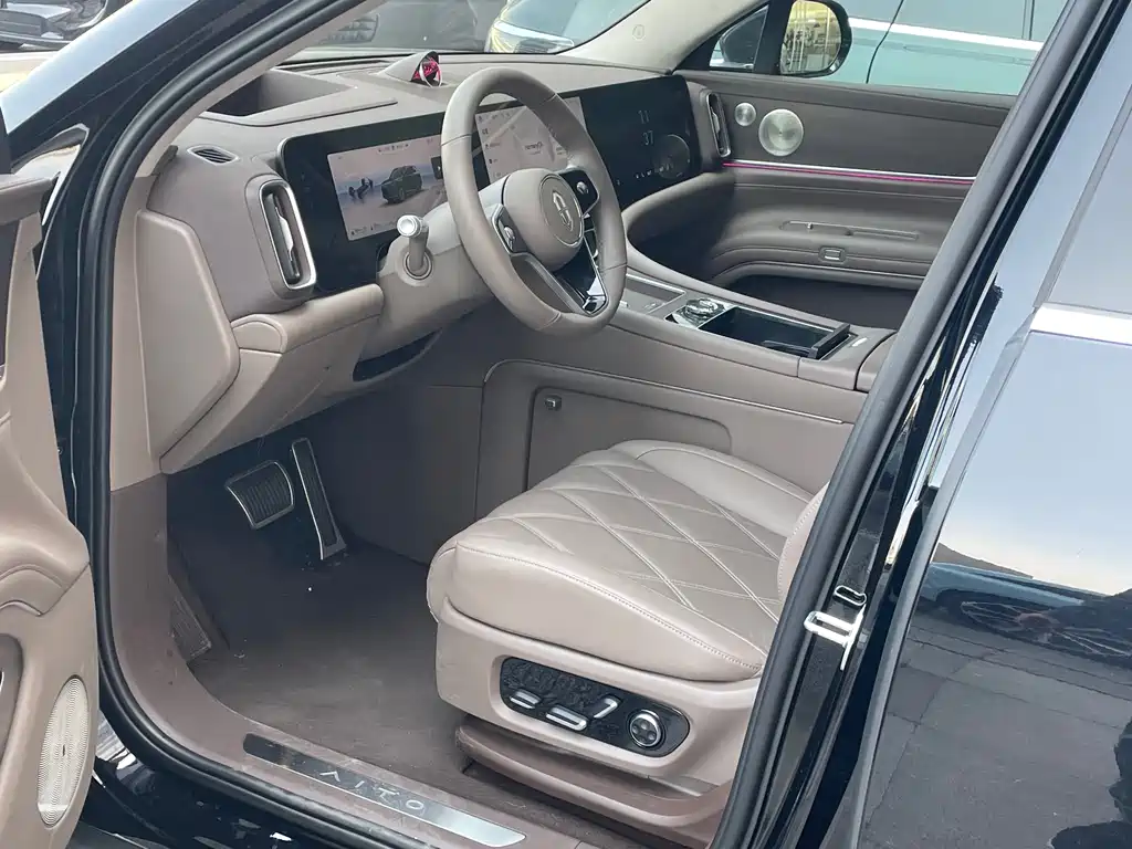 AITO ASK THE WORLD M9