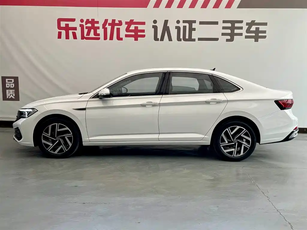 Volkswagen Sagitar 2023 300TSI DSG