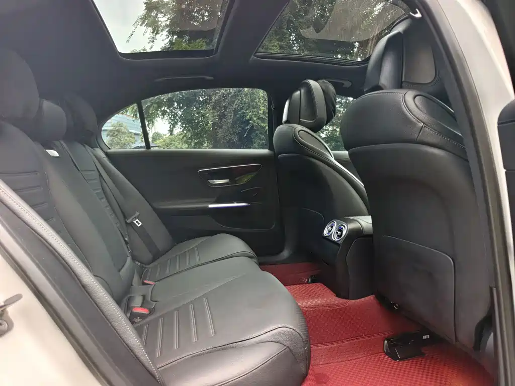 Mercedes-Benz C-Class — миниатюра 12
