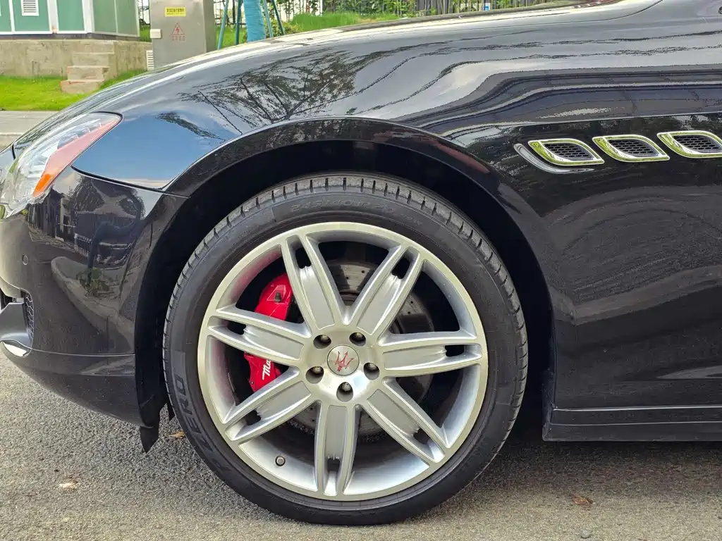 Maserati Quattroporte — миниатюра 12