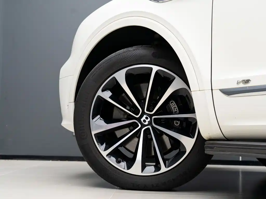 Bentley Bentayga — миниатюра 6