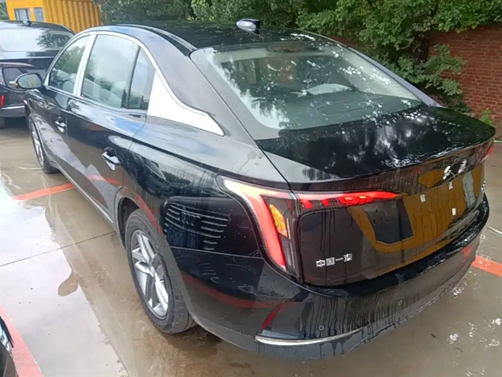 Hongqi E-QM5 2025 610km PLUS