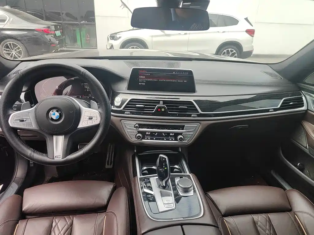 BMW 7 Series — миниатюра 2