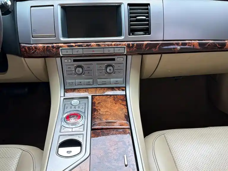 Jaguar XF — миниатюра 15
