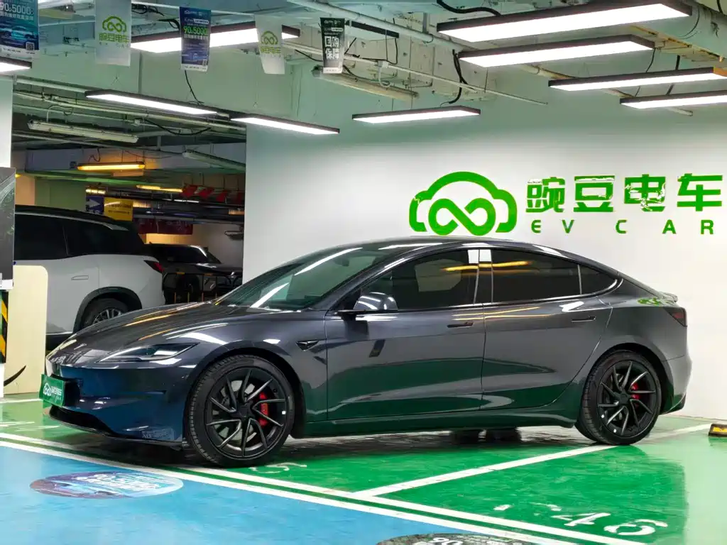Tesla Model 3 — миниатюра 2