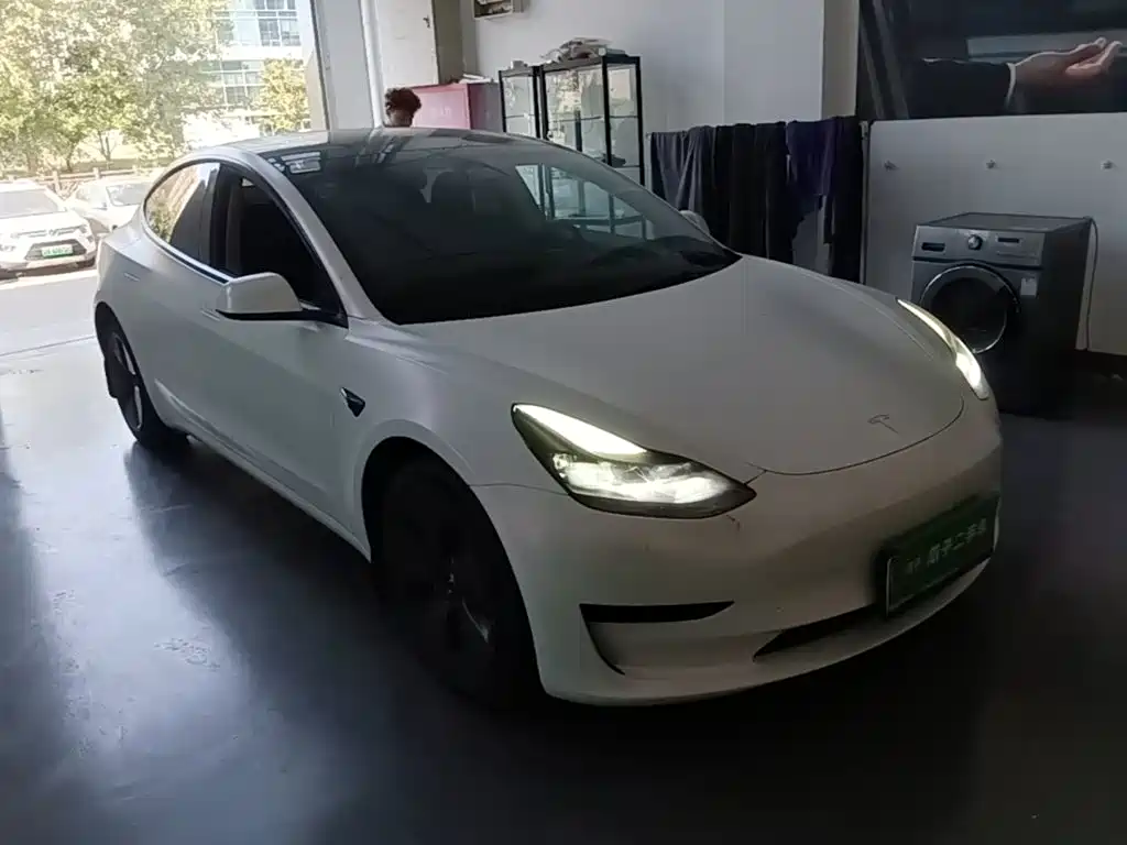 Tesla Model 3 — миниатюра 4