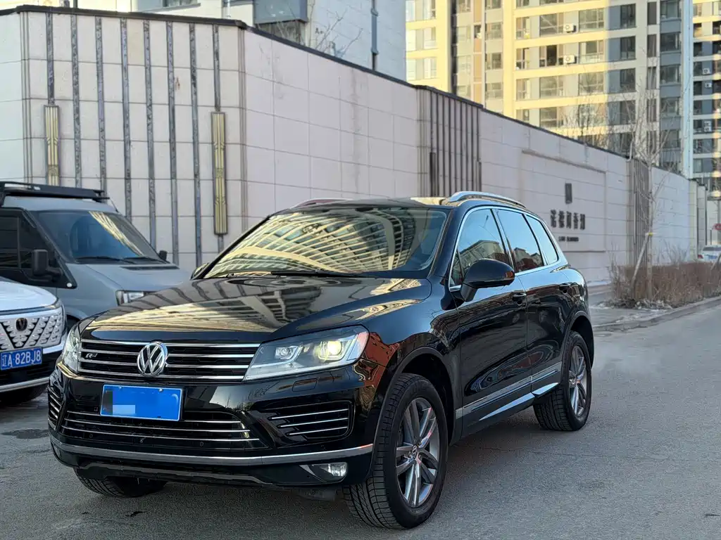 VOLKSWAGEN TOUAREG