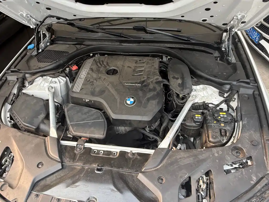 BMW 5 Series — миниатюра 12