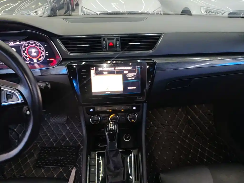 Skoda Superb — миниатюра 13