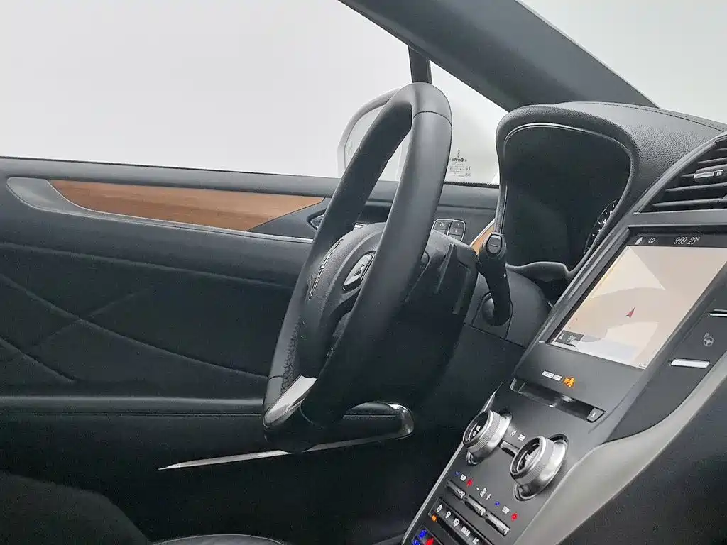 Lincoln MKC — миниатюра 22
