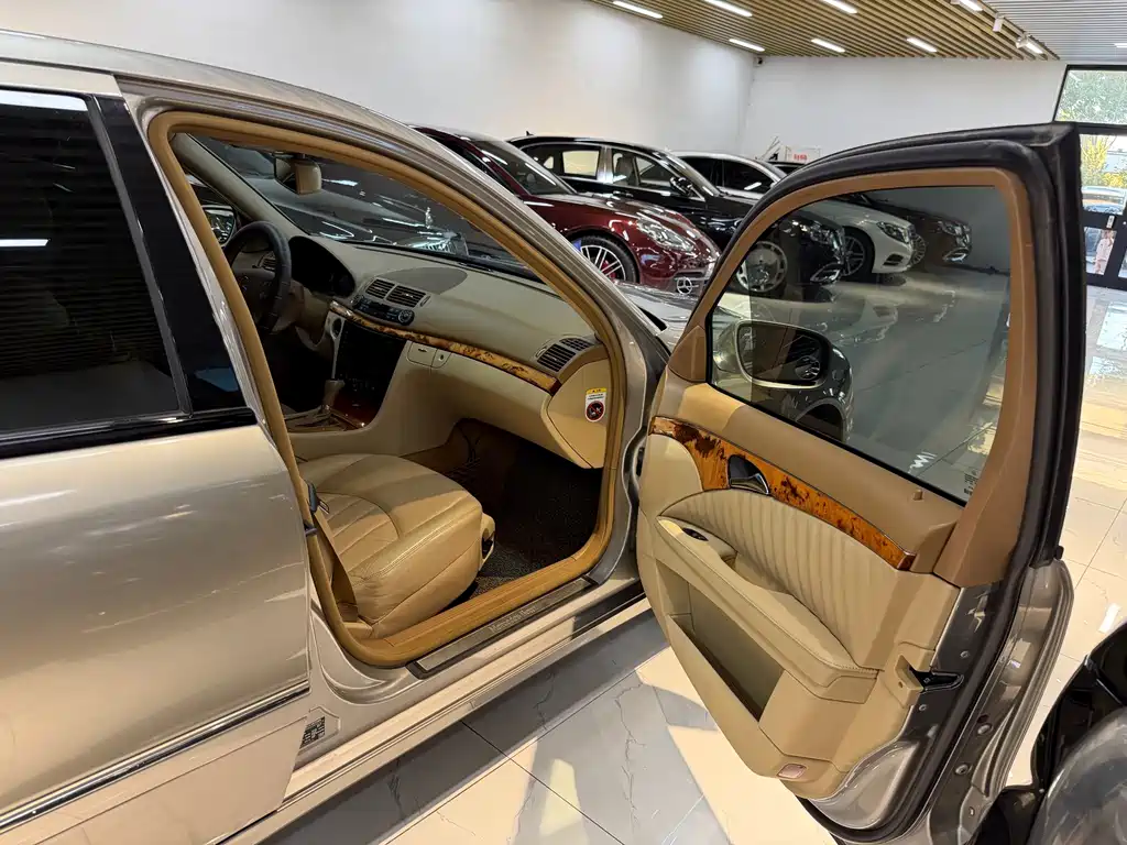 Mercedes-Benz E-Class — миниатюра 17